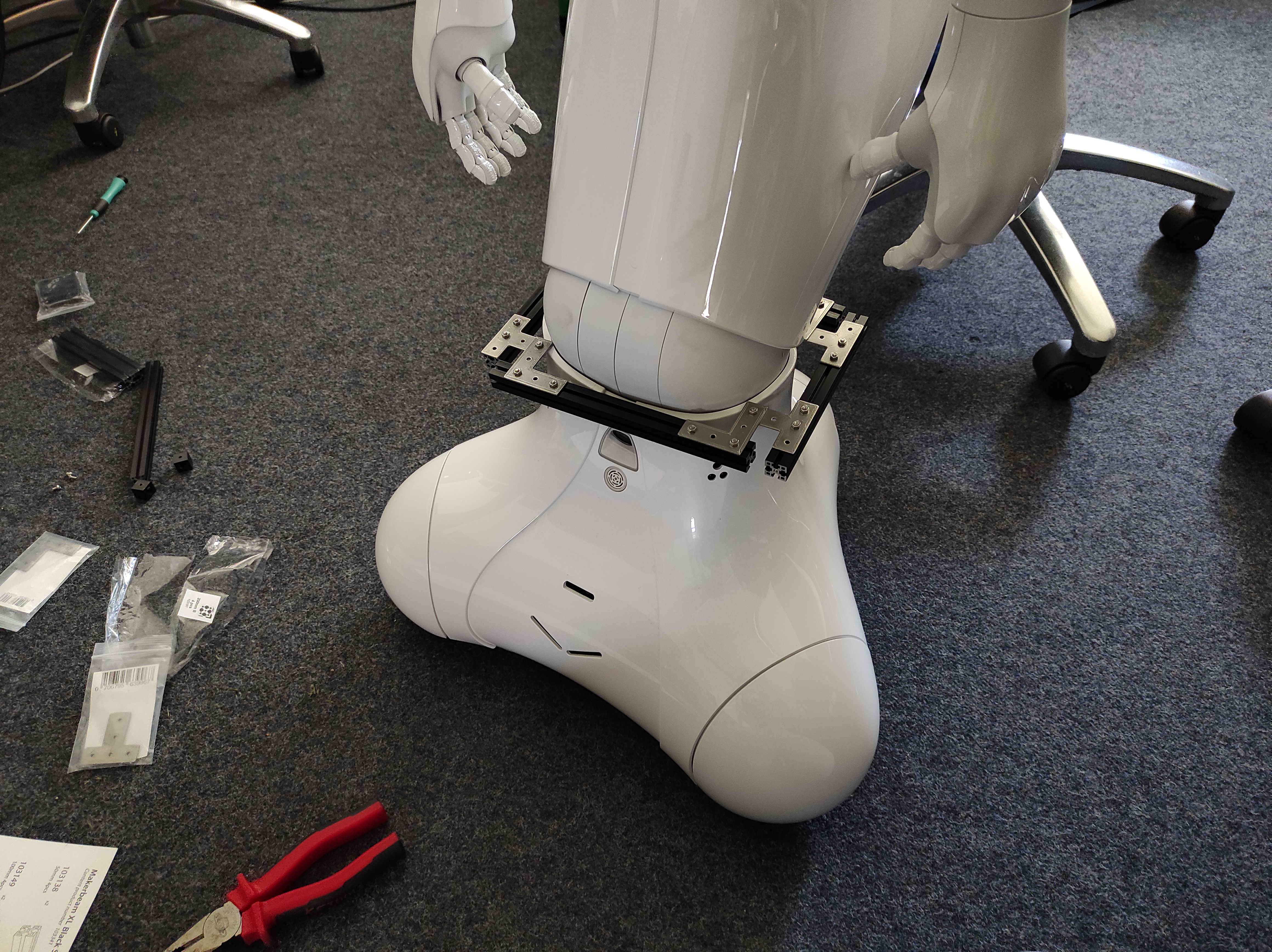 MakerBeam frame on Pepper robot